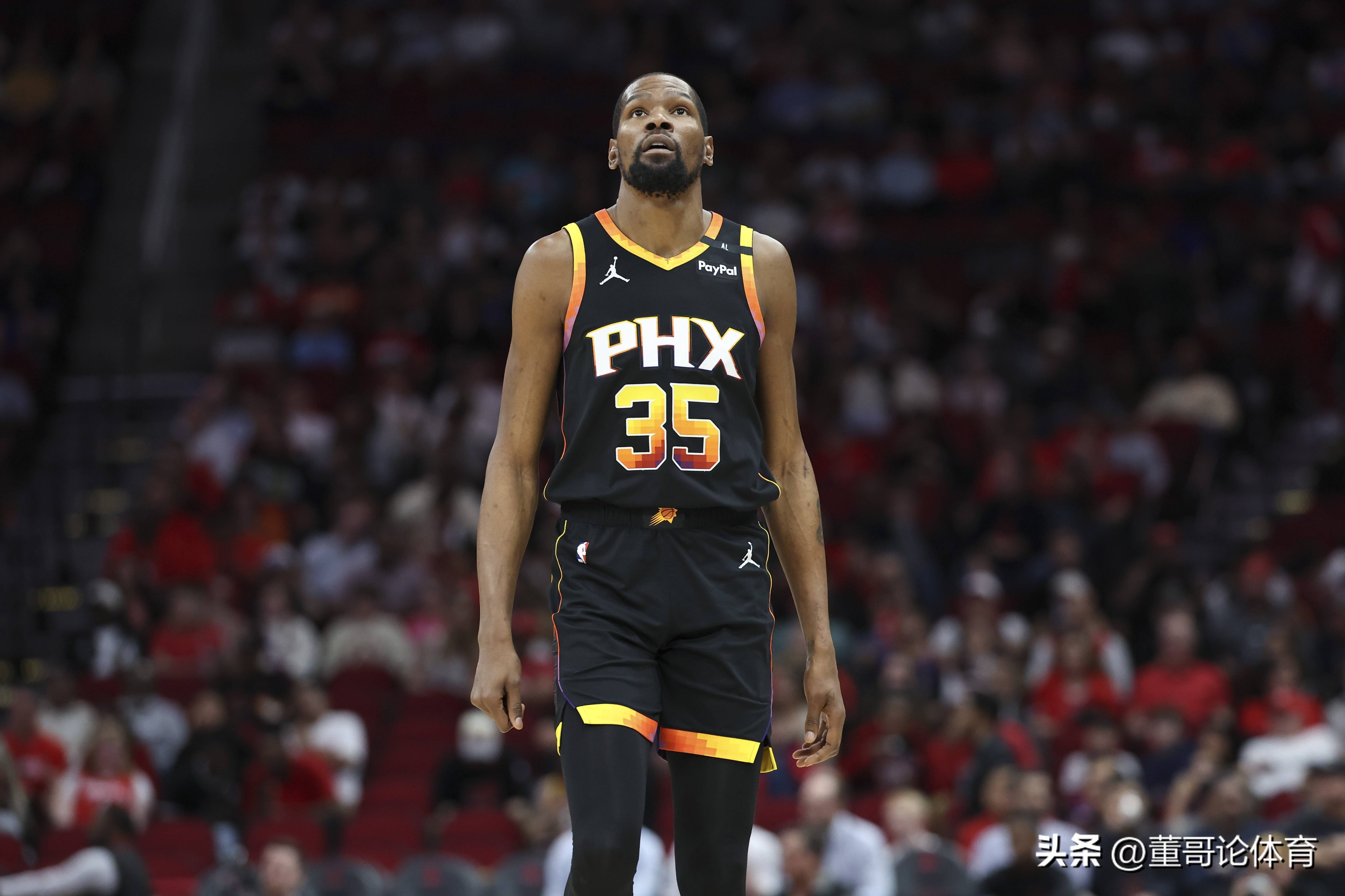 官方：由于场地积水严重，布莱克本vs谢周三比赛腰斩（官方通报：因场地严重积水，布莱克本对阵谢周三的比赛中止）