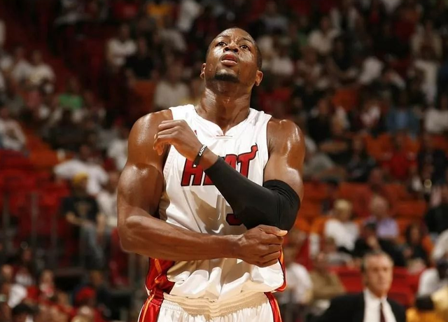 卡莱尔：有几个判罚我们本该争取到，这么说不会被罚4万美元吧（卡莱尔谈吹罚：我们本应拿到几次判罚，希望别因此再被罚4万美元）