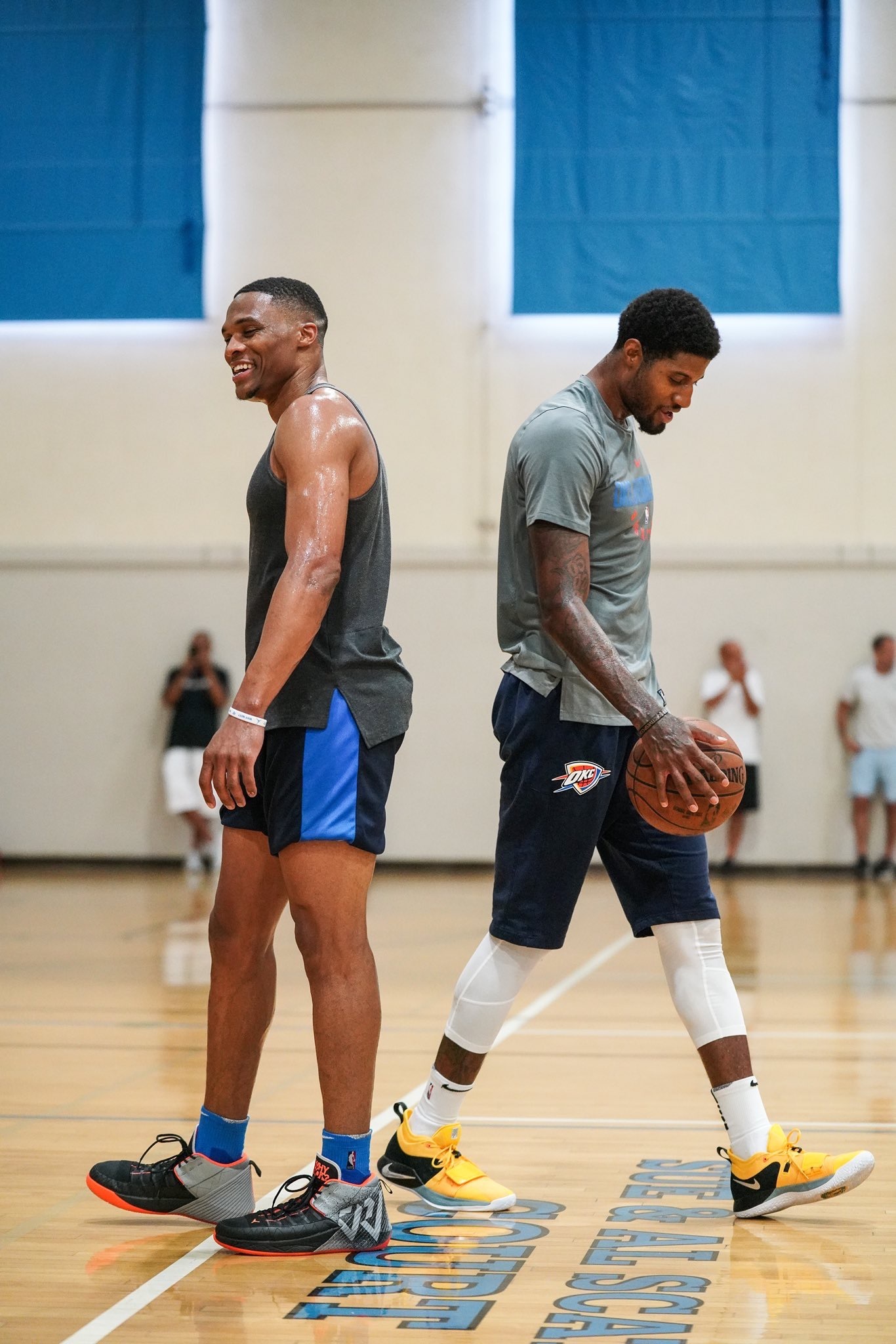 弗拉格：打控卫的经历绝对有助于我的成长，我学会了领导球队（弗拉格：控卫经历极大促进了我的成长，也让我学会带队）