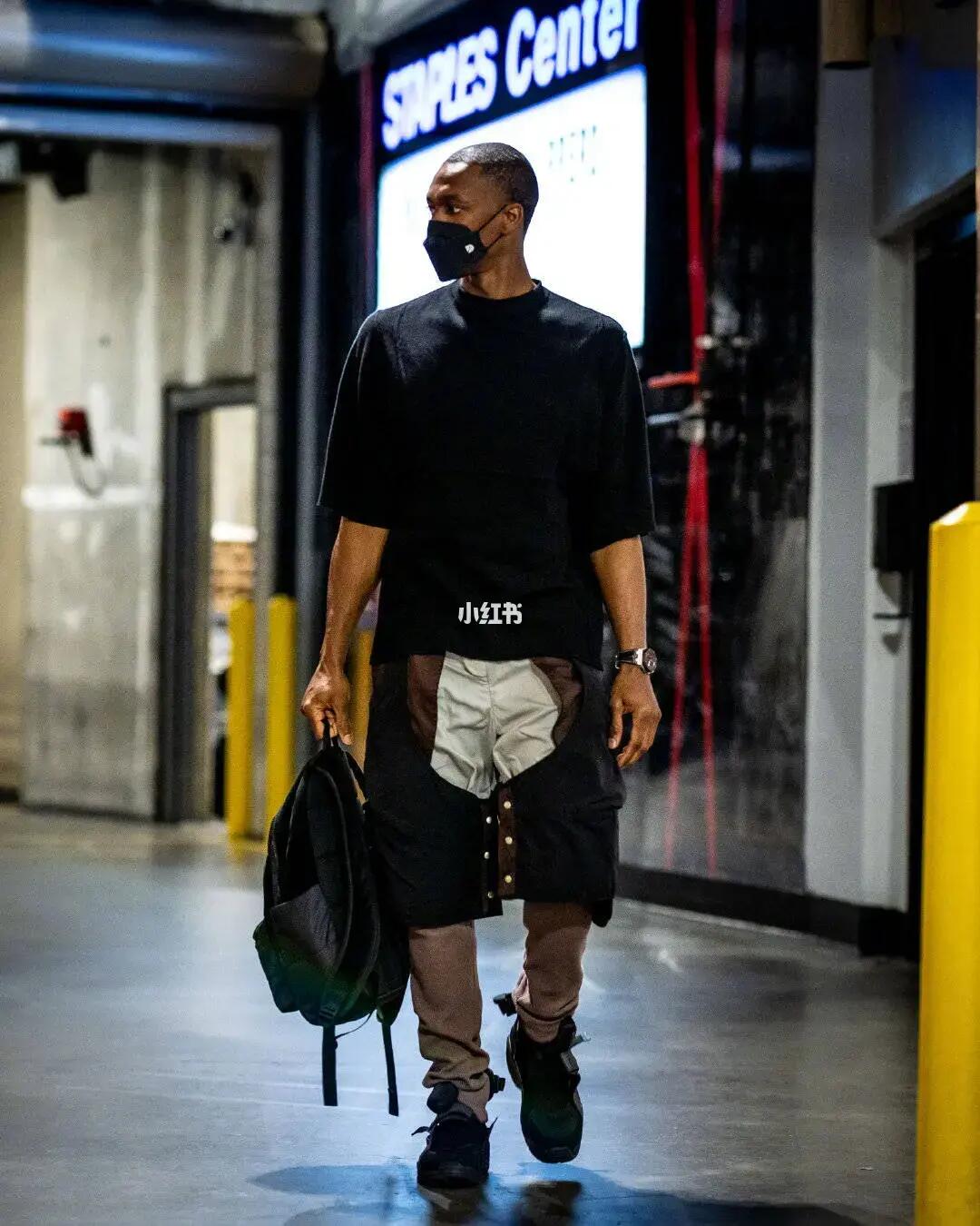 罗林斯24+7成雄鹿主攻手，个人连续三场得分20+（罗林斯24+7扛起雄鹿进攻大旗，已连续三战20+）